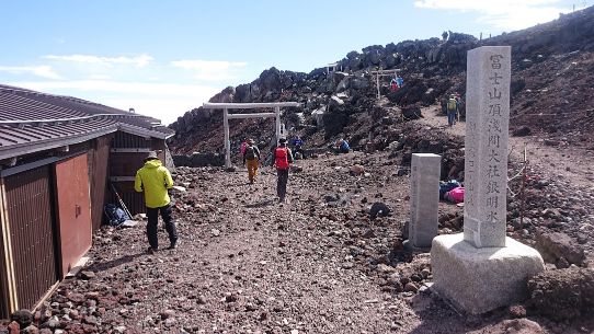 富士山山頂の御殿場への下山道