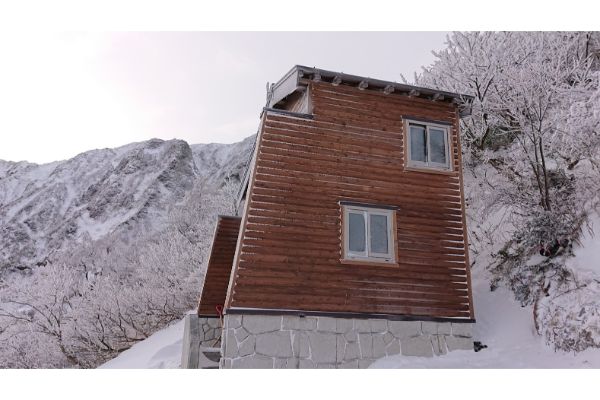 大山避難小屋