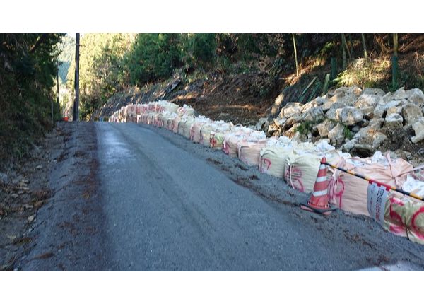 さわらびの湯から登山口へ