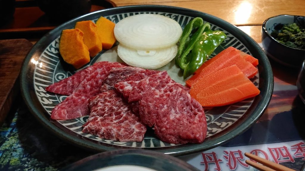 みやま山荘の焼肉（焼く前）