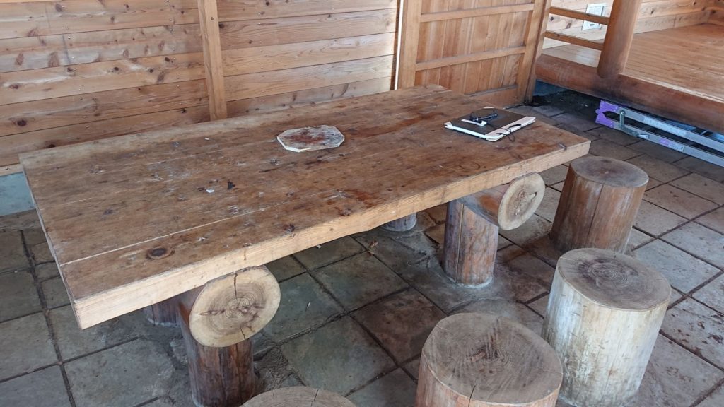 避難小屋の内装2