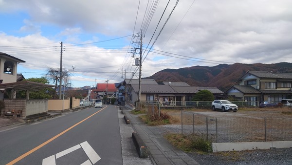 横瀬駅から登山道へ①