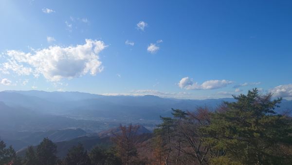 丸山山頂から奥多摩方面